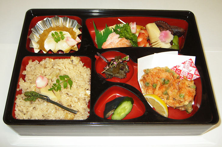 懐石料理　籠弁当